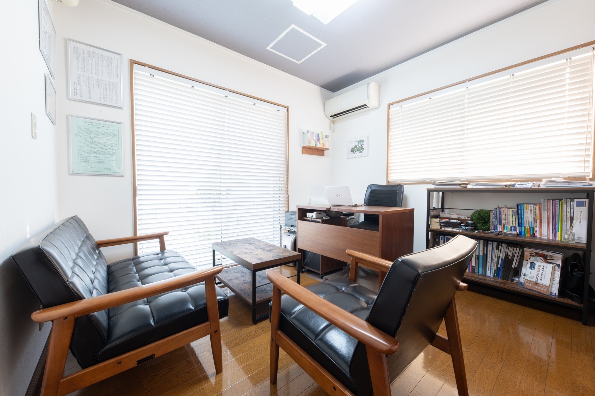 04.事務所_リヴエスコート