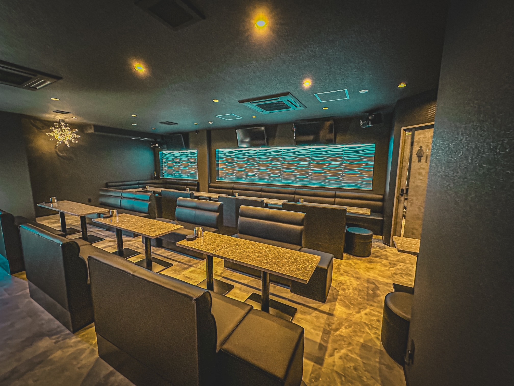 コーラスライン-01_店舗内